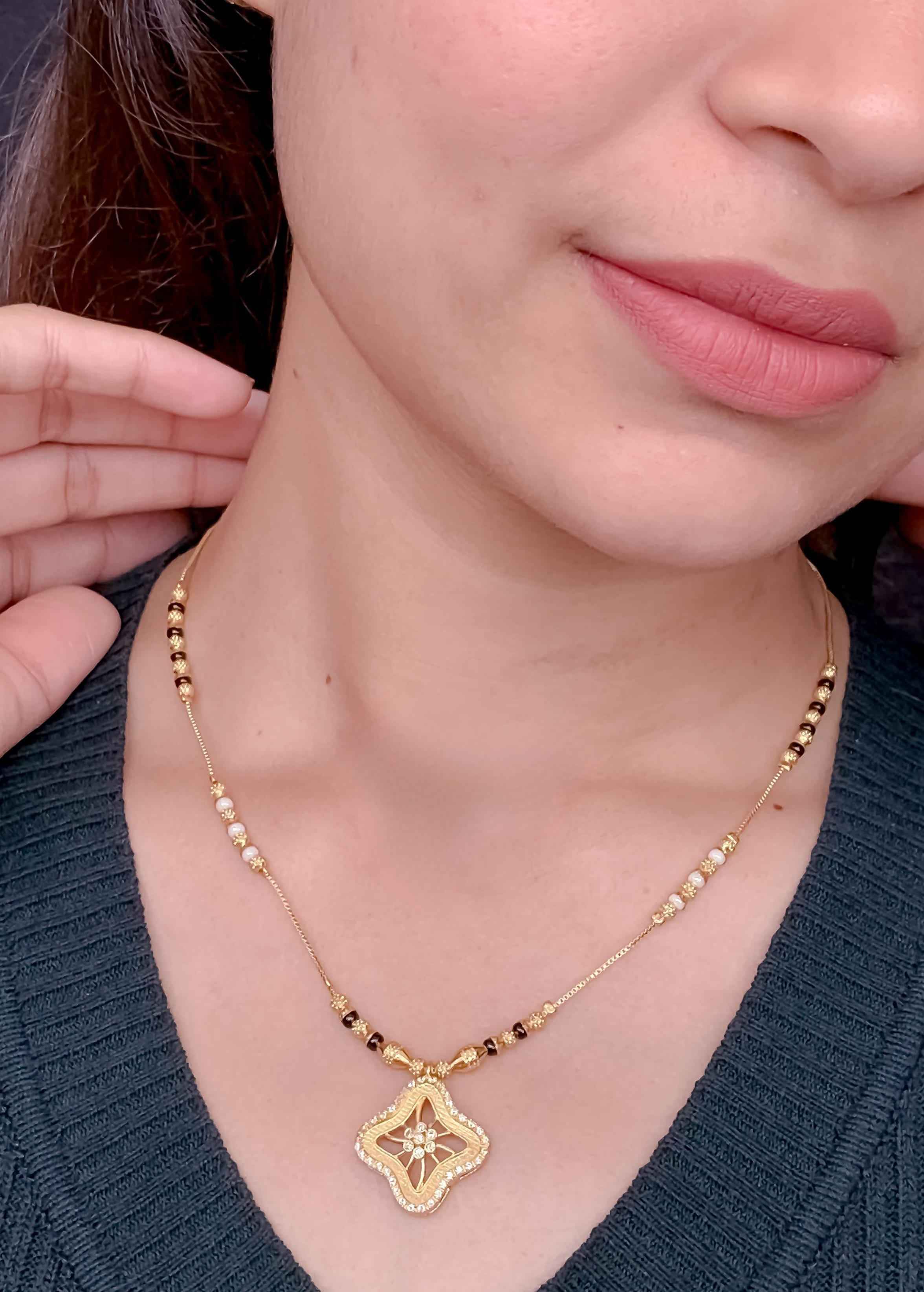 Delicate Pendant Mangalsutra For Women's